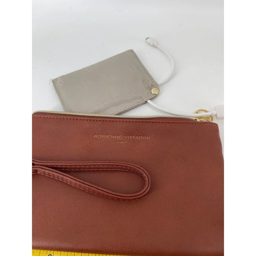 Adrienne Vittadini Charging Wristlet Women OS Brown Excellent Power Bank Clutch